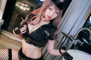 [Cosplay] COS girl Arty Yati - meias arrastão policial