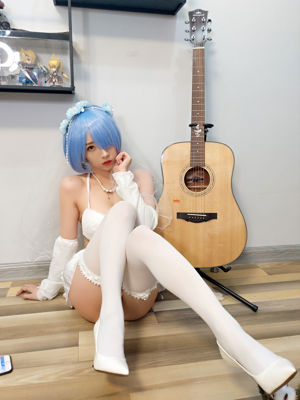 [COS Welfare] Douyu Anchor Little Witch Luna - ชุดแต่งงาน Rem