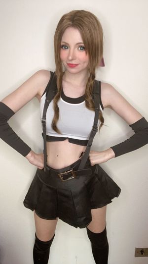 [Net Red COSER Photo] Pêssego leitoso - Aerith Tifa Swap