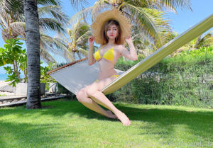 [Zdjęcie gwiazdy internetowej COSER] Miss Coser Potato Godzilla - żółte bikini