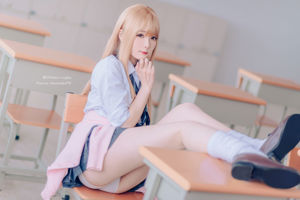 [Netzrotes COSER-Foto] Weibo Girl Paper Cream Moon Shimo-Blonde Uniform