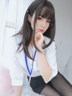 [Cosplay] Miss Coser Shirogane - Uniform