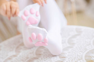 [Photo de cosplay] Lolita God Rakusaka Mafuyu no お か え り - pieds de chat en soie blanche