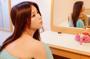 Hermana taiwanesa Zhang Qijun JULIE "La diosa junto al espejo de maquillaje"